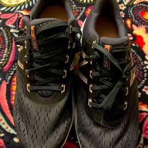 Women’s New Balance Sneakers